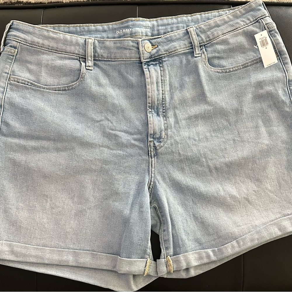 Old Navy Light Wash Denim Roll-Up Shorts